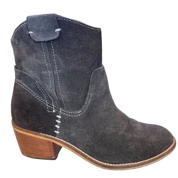 Dolce Vita Women’s Gray Suede Ankle Booties Block Heel 7.5 by trying on - Picture 1 of 7